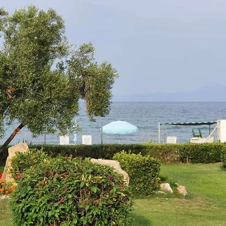 House Fany - Traditional House Just In Front Of The Sea Holiday home *